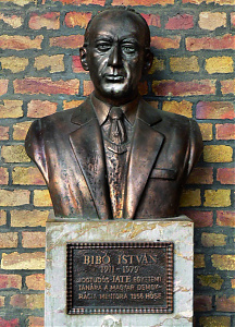 Szobra Szegeden a Nemzeti Emlékcsarnokban