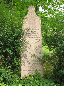 Sírja az Óbudai temetőben