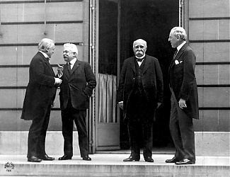 David Lloyd George brit, Vittorio Emanuele Orlando olasz, Georges Clemenceau francia miniszterelnök és Woodrow Wilson amerikai elnök 1919-ben