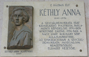 Emléktáblája a Pozsonyi úton