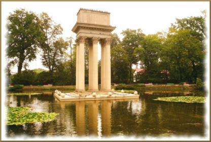 A tarnówi Bem szarkofág magyar nyelvű felirata:<br/>'BEM APÓ, a magyar szabadságharc legnagyobb hadvezére'