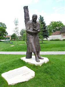 Jelképes síremléke Dabas-Gyónban