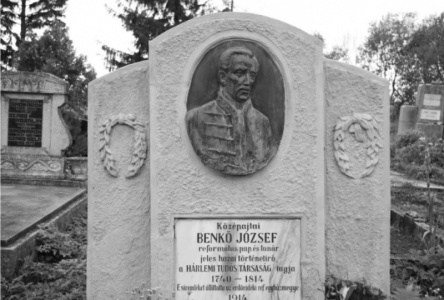 Sírja Középajtán