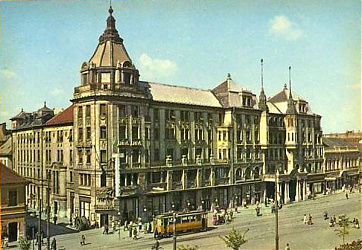 A tervei alapján épült debreceni Arany Bika Szálló egykori képeslapon