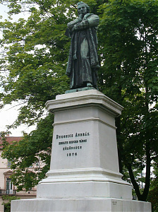 Szeged első (1876) nem egyházi jellegű köztéri szobra a Dugonics szobor