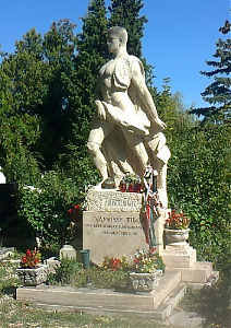 Vámossy Tibor síremléke<br/>'elesett Nyugat Magyarországért<br/>1921 október 6.'