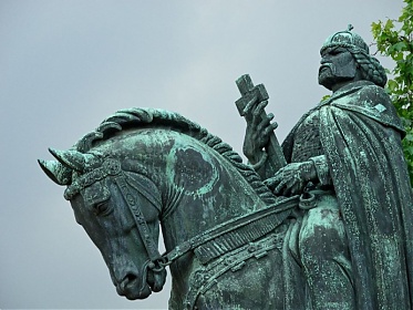 Lovasszobra Székesfehérváron