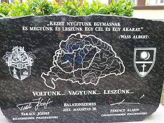 Kezet nyújtunk egymásnak és megyünk<br/>és leszünk Egy Cél és Egy Akarat<br/>(Üzenez haza)