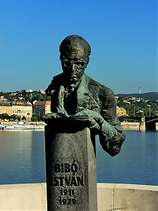 Bibó szobor Budapesten