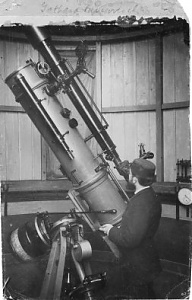 Gothard a Browning-távcső mellett