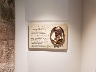 Emléktáblája a First Presbyterian Church templomában