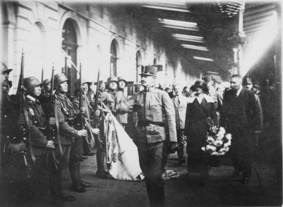 IV. Károly és Zita királyné 1921. október 21-én Győr vasútállomáson
