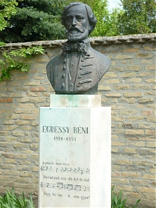Egressy Béni szobra Simontornyán