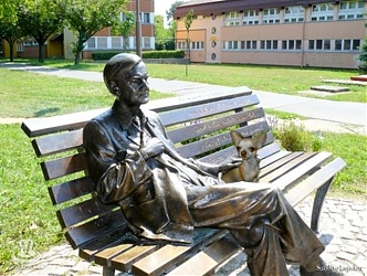Szobra szülővárosában