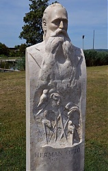 Szobra Agárdon