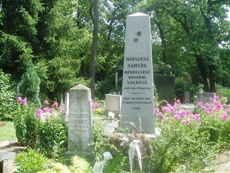 Sírja a debreceni köztemetőben