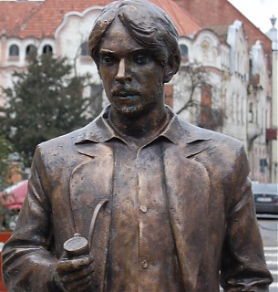 A Holnap szoborcsoport tagjaként Nagyváradon