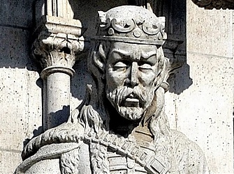 Az Országház nyugati homlokzatán