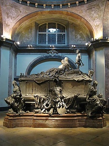 Sírja Bécsben, a Kapucinusok templomában