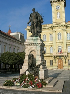 Révkomáromi szobra