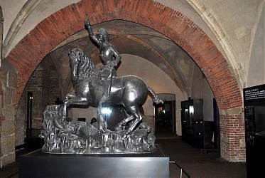 A sárkányölő Szent György szobor eredetije a prágai várban