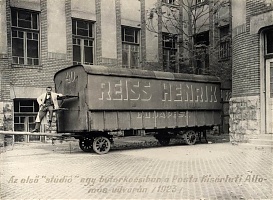 'Az első rádió stúdió'
