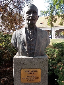 Mellszobra az érdi Panteonban