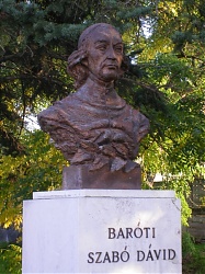 Mellszobra Marcelházán