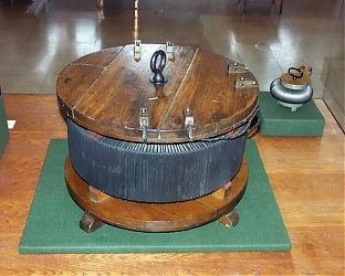 Az első transzformátorok (Déri-Bláthy-Zipernowsky, Budapest, 1885)