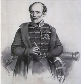 Barabás Miklós litográfiáján.<br/>Mellén a Magyar Katonai Érdemrend I. és II. osztályú kitüntetése, kezében látcső, háta mögött az elmaradhatatlan ágyú.