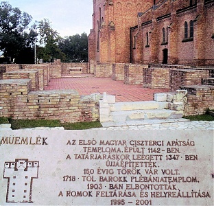 A bátaszéki (cikádori) ciszterci monostor romjai