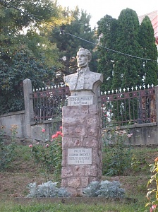 Szobra Hanván