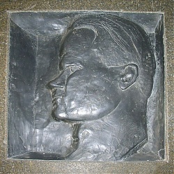 bádog portrédomborműve