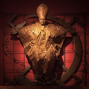 A XX. század keresztjeire feszített Mindszenty