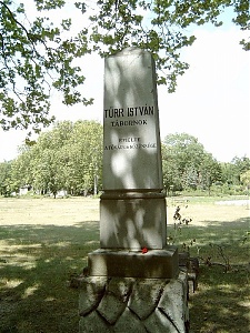 Sírja a Kerepesi temetőben