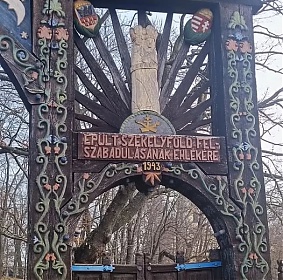 Máriabesnyői székelykapu részlete