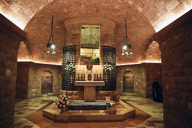 Sírja ma az Assisi bazilika altemploma alatt