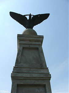 A turulmadaras Rákóczi emlékmű