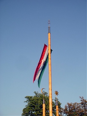 'Minden Magyarok Zászlaja',<br/>a Budakeszin felállított Országzászló