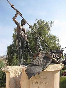 Civitas fortissima szobor