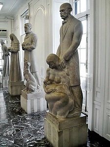 Szobra Chicagóban a világ tíz legnagyobb orvosa között