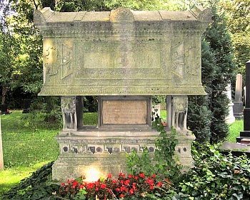 Szarkofágja a Kerepesi úti temetőben