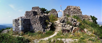 Felhőbe hanyatlott a drégeli rom,<br/>
Rá visszasüt a nap, ádáz tusa napja