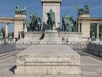 'Hőseink emlékére' - az ismeretlen katona sírja