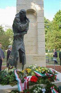 Szobra Budapesten a Gesztenyéskertben