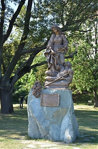 Szent Erzsébet szobra<br/>a pozsonyi várban