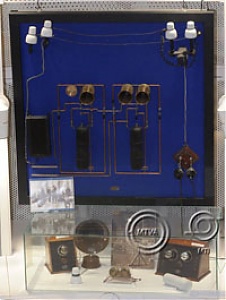 A telefonhírmondó makettje a diósdi Rádió- és Televízió múzeumban.