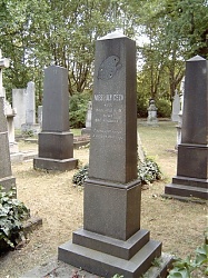 Síremléke a Kerepesi temetőben