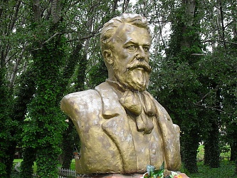Martos - Feszty Árpád mellszobra a Feszty Parkban
