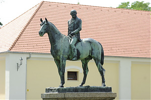 Szobra Kisbéren Fadrusz János alkotása